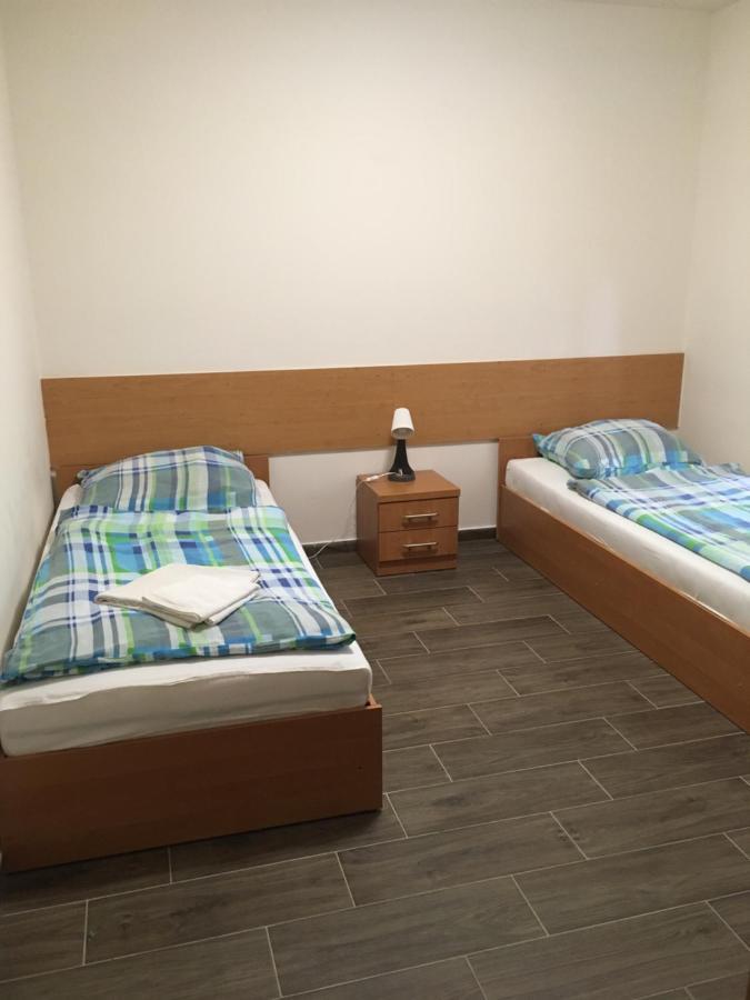 Hotel Vasmacska Panzió Komárom Zewnętrze zdjęcie