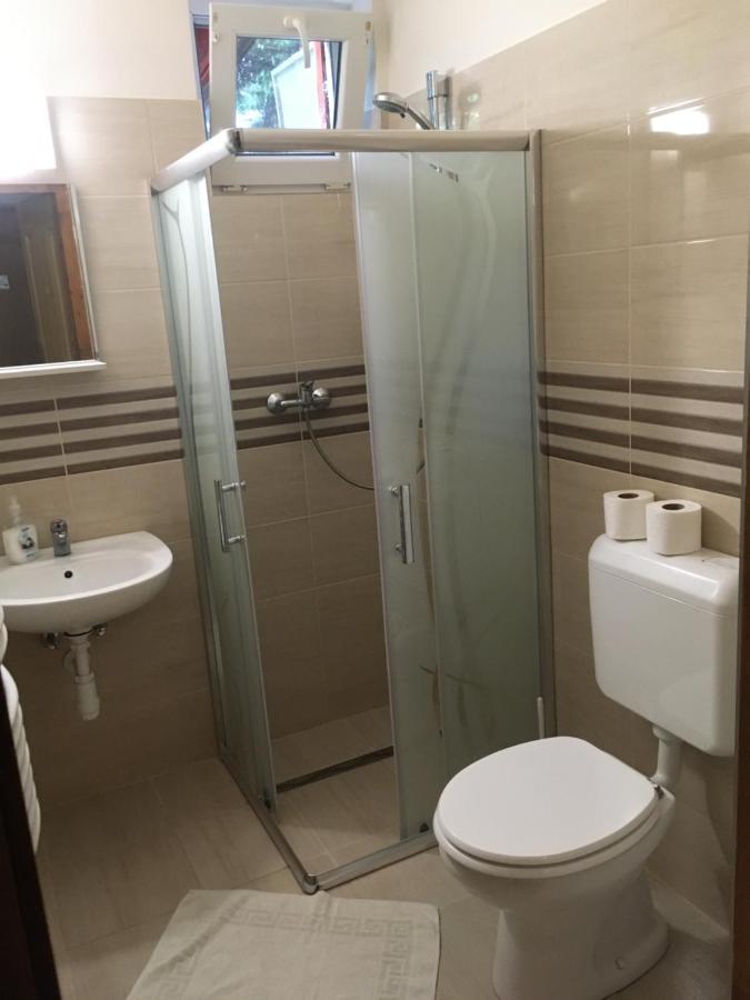 Hotel Vasmacska Panzió Komárom Zewnętrze zdjęcie